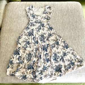 Long flowy floral dress, perfect for summer days